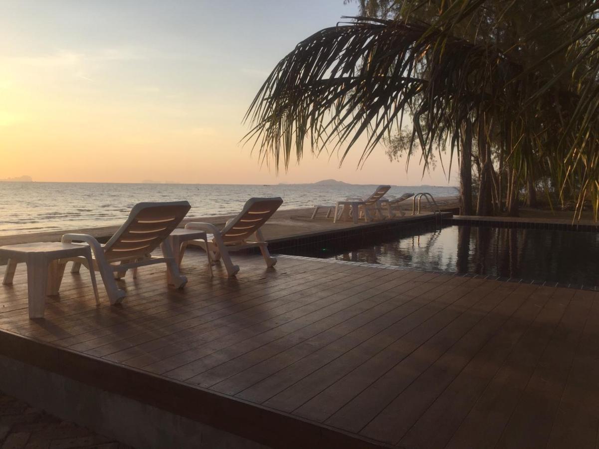 The Chevalley Beach Resort Сатун Екстер'єр фото