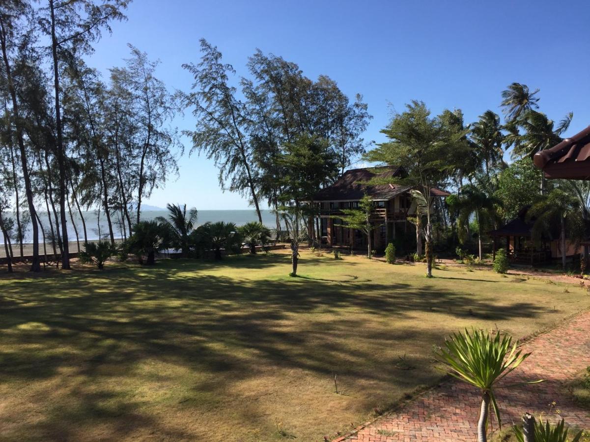 The Chevalley Beach Resort Сатун Екстер'єр фото