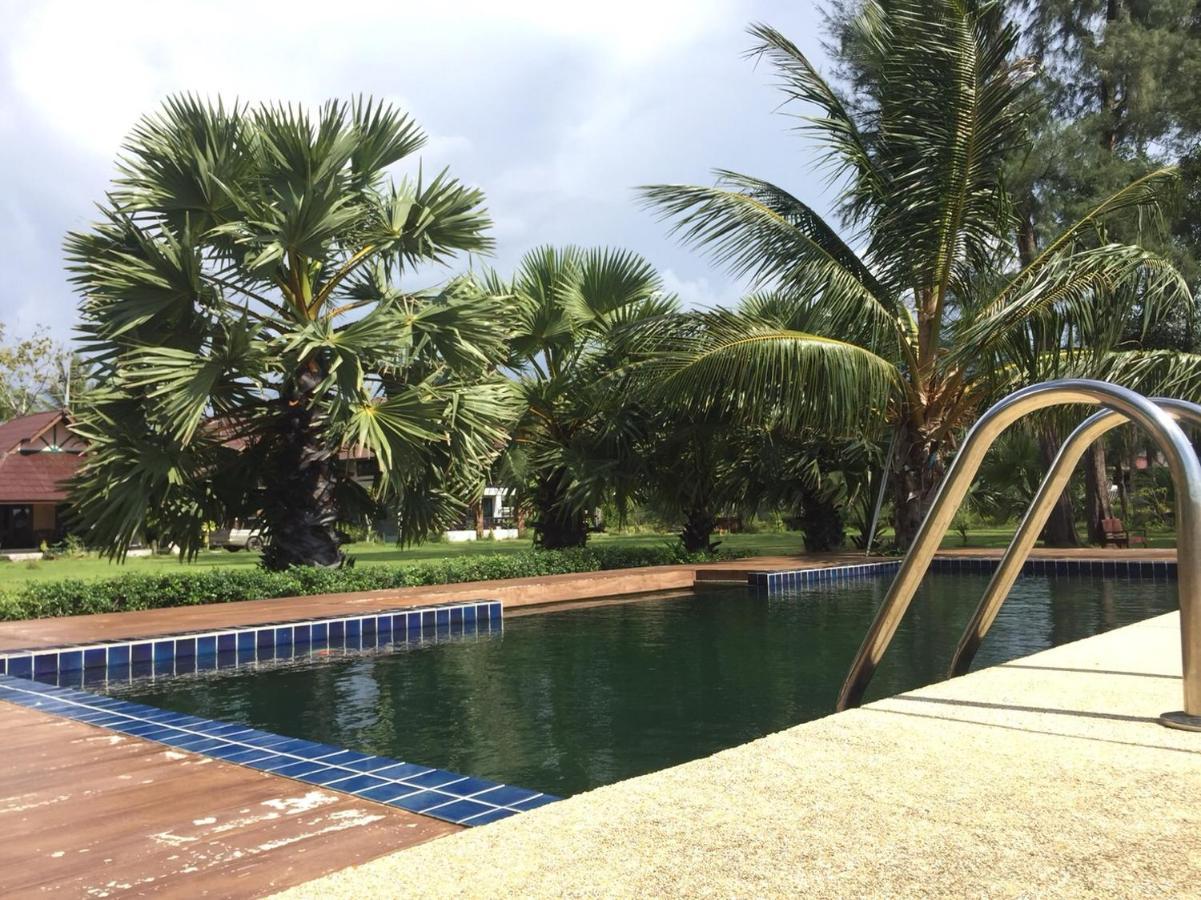 The Chevalley Beach Resort Сатун Екстер'єр фото