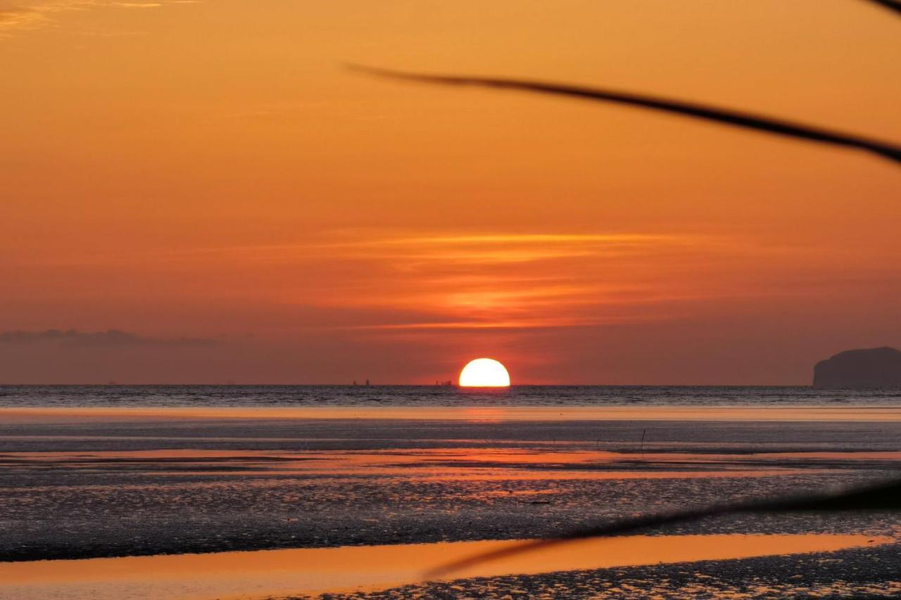 The Chevalley Beach Resort Сатун Екстер'єр фото