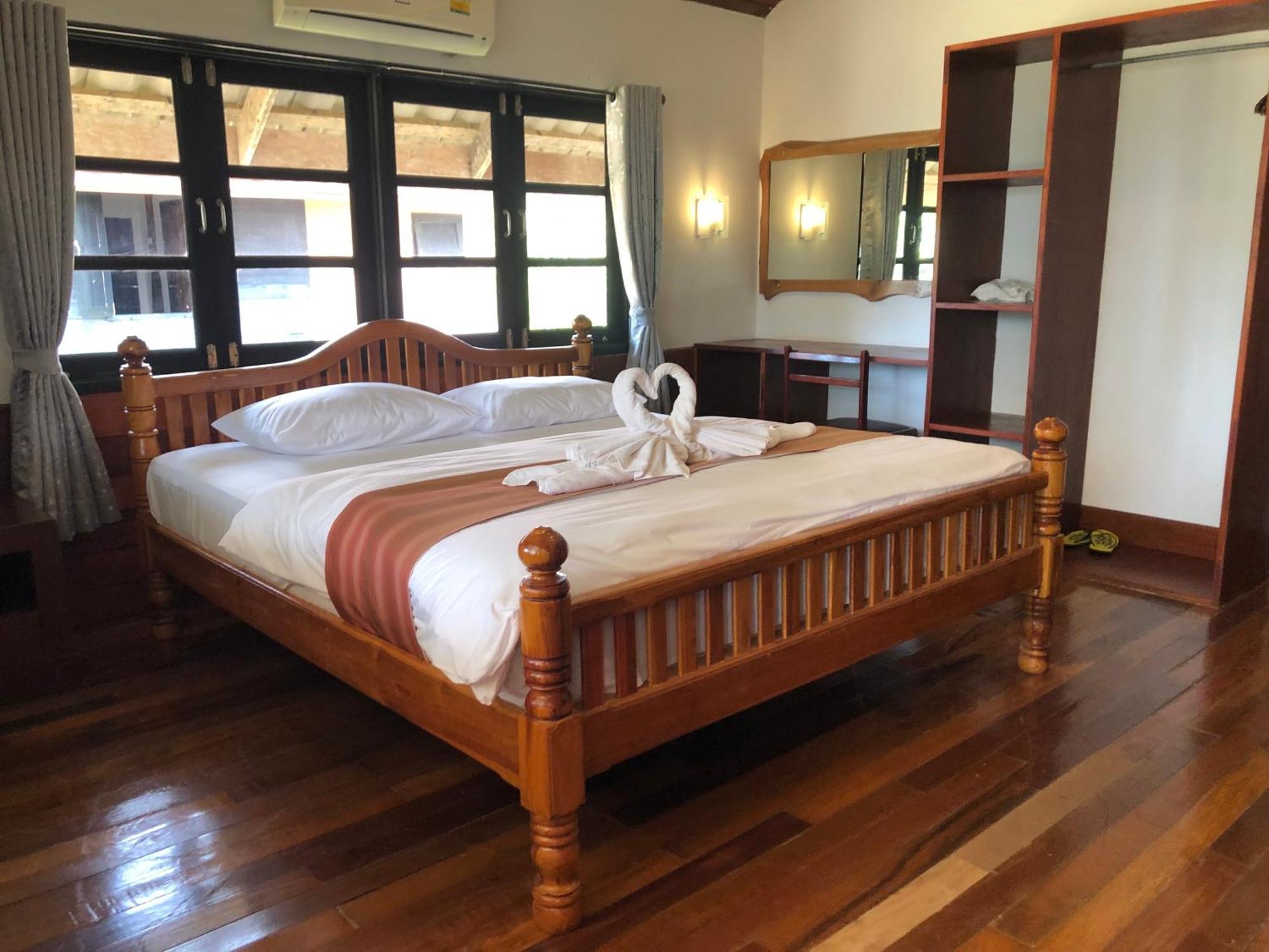 The Chevalley Beach Resort Сатун Екстер'єр фото