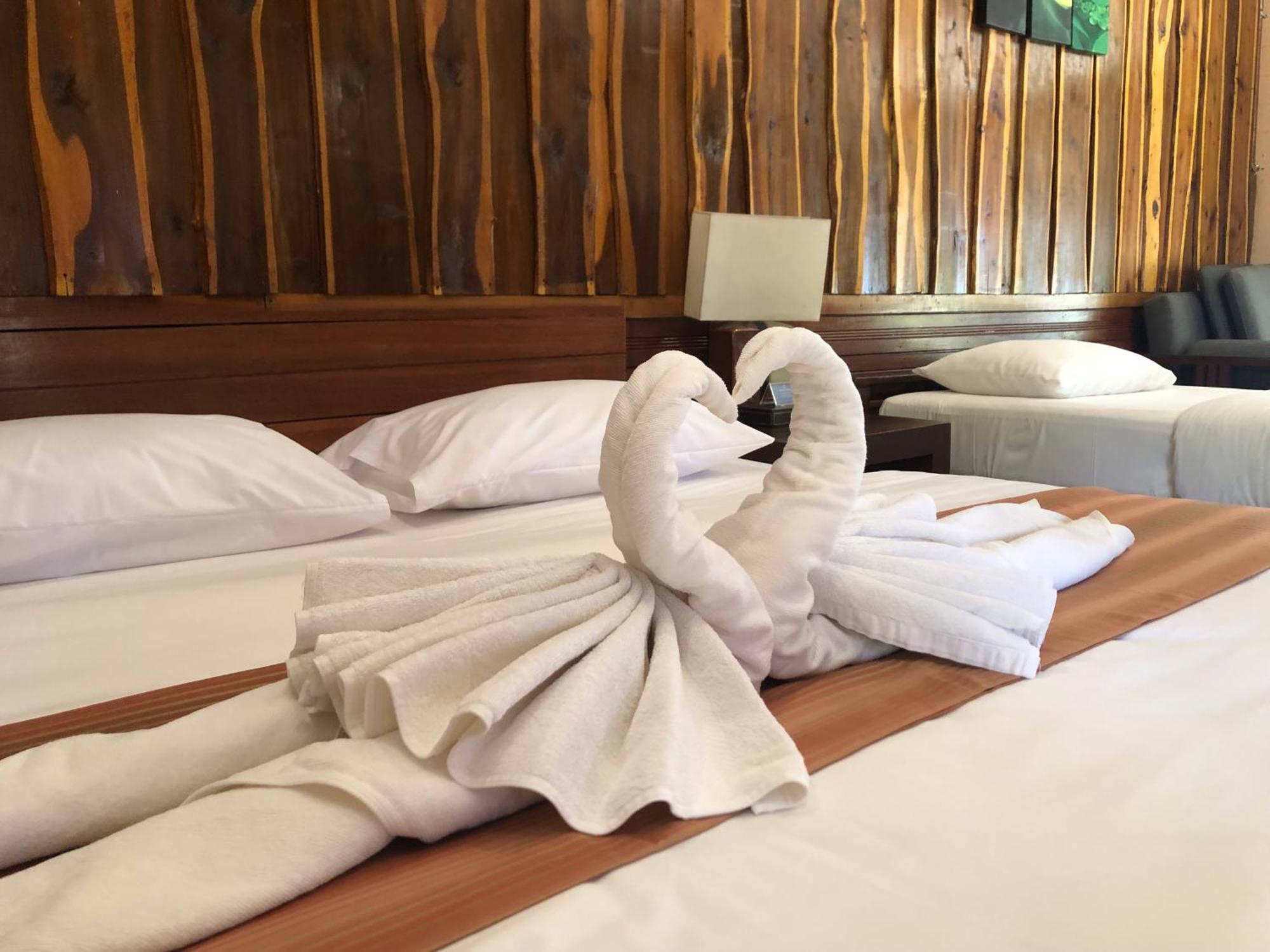 The Chevalley Beach Resort Сатун Екстер'єр фото