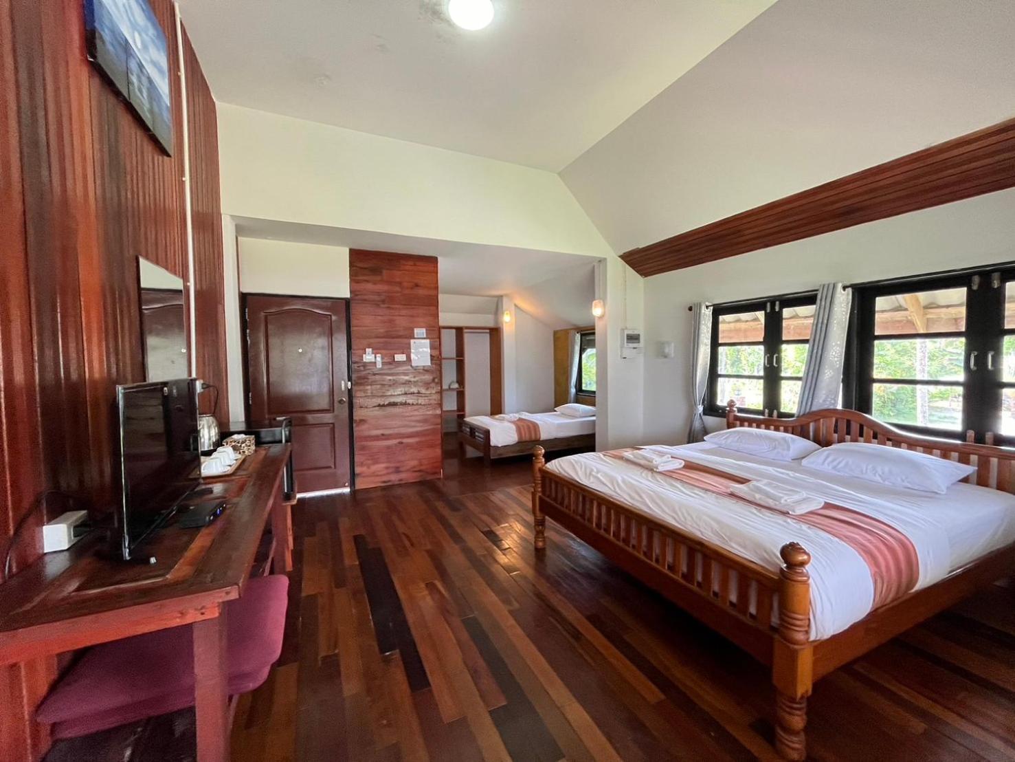 The Chevalley Beach Resort Сатун Екстер'єр фото