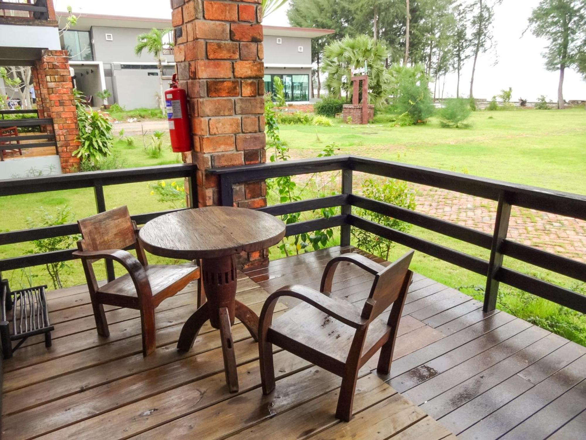 The Chevalley Beach Resort Сатун Екстер'єр фото