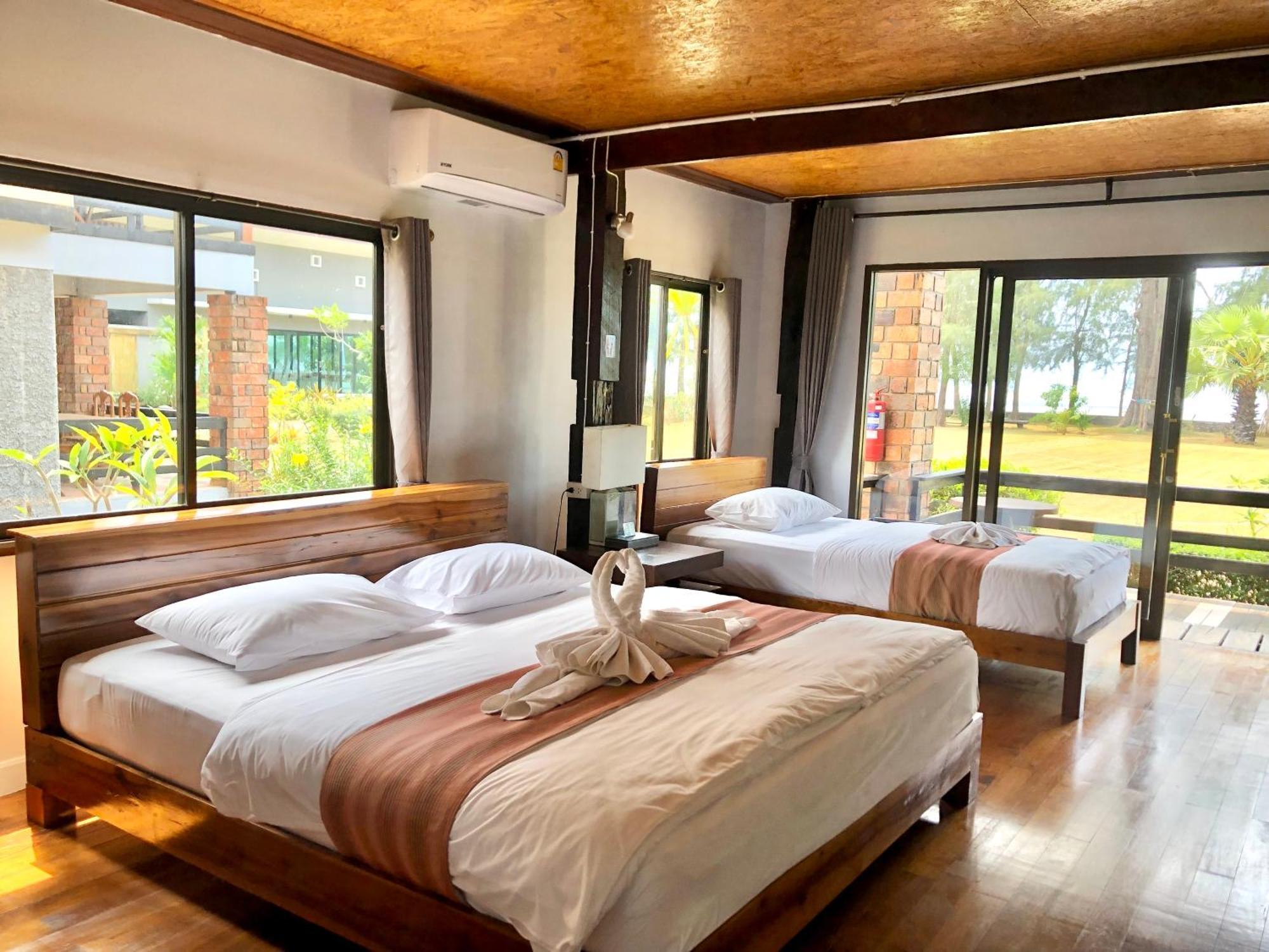 The Chevalley Beach Resort Сатун Екстер'єр фото