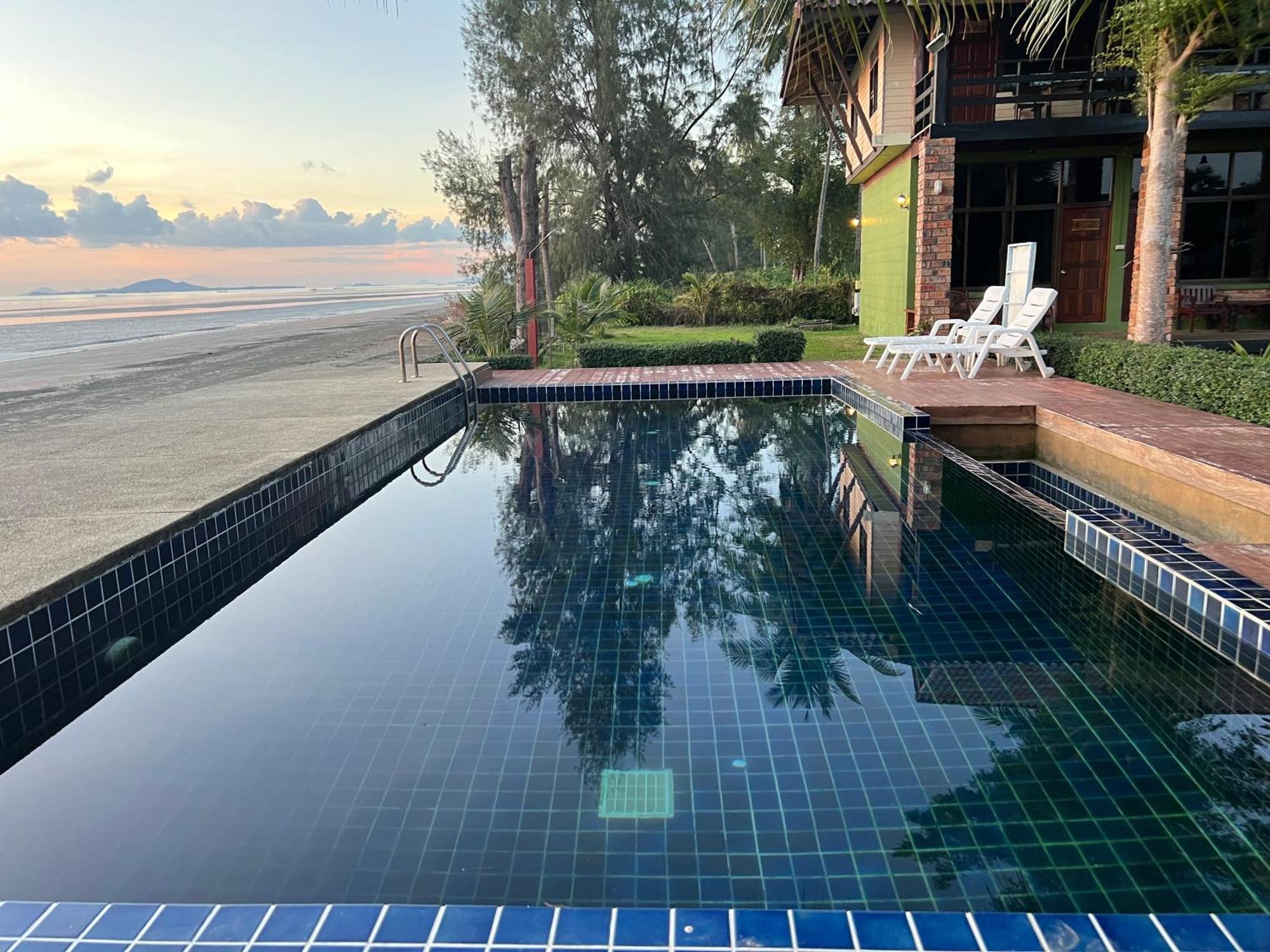 The Chevalley Beach Resort Сатун Екстер'єр фото