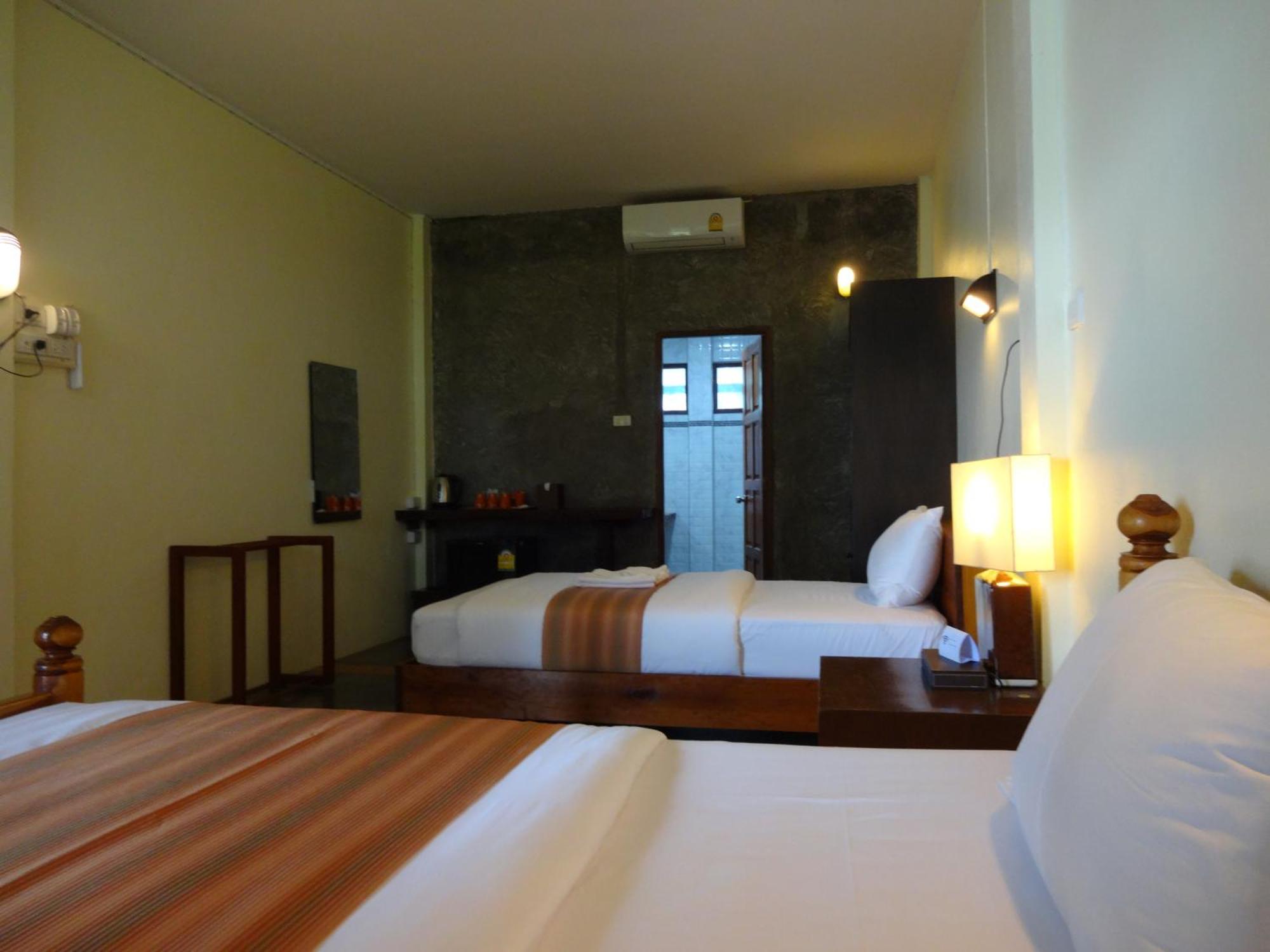 The Chevalley Beach Resort Сатун Екстер'єр фото